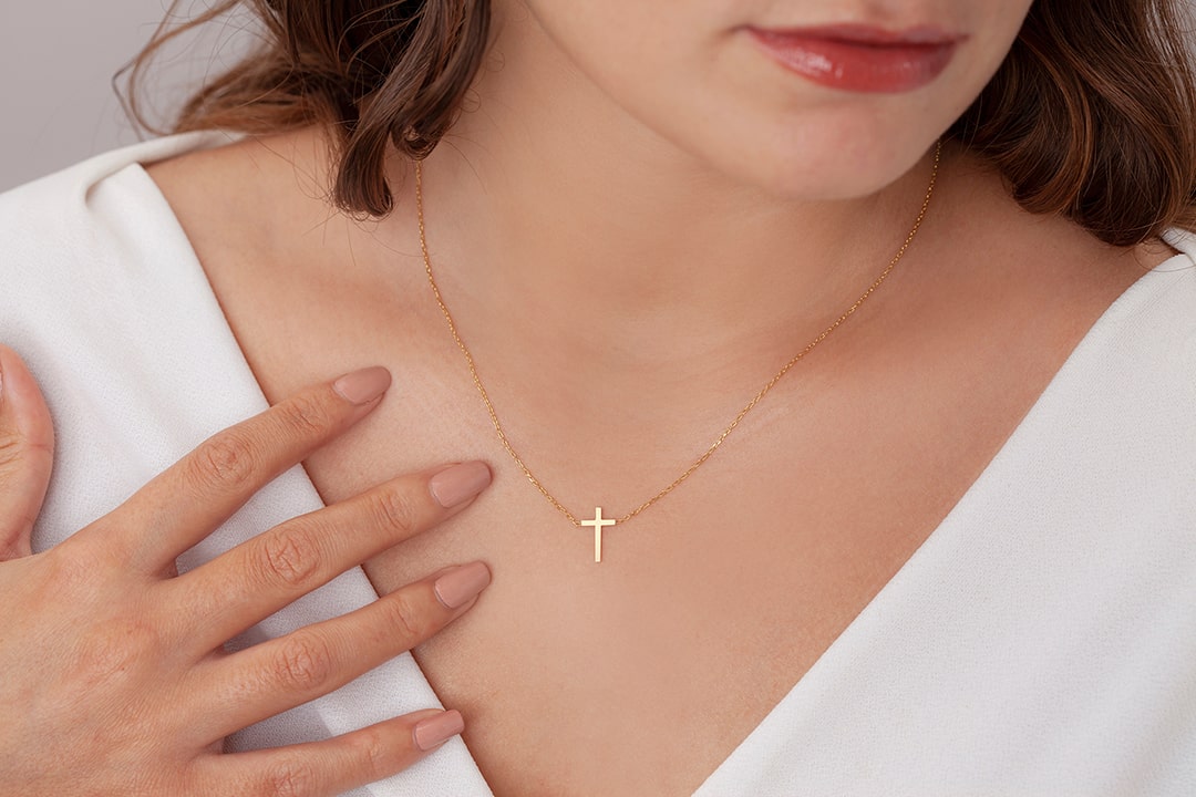 14K Plain Gold Cross Pendant Necklace - Crucifix Jewelry - Gianni Deloro